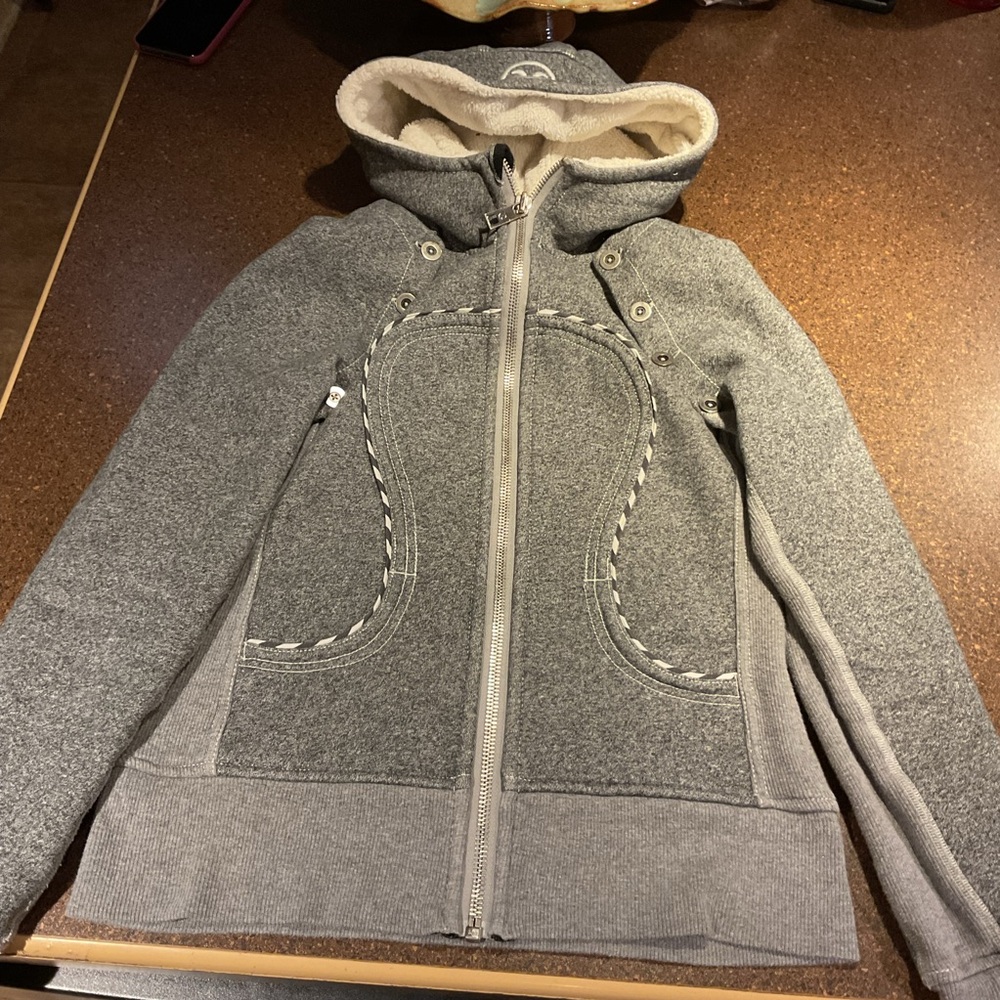 Lululemon hoodie sweatshirt, Special Edition, sleeves are removable